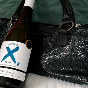 Primeware insulated wine clutch